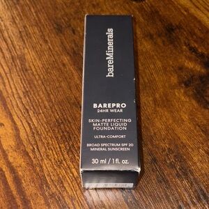 bareMinerals BAREPRO Matte Liquid Foundation - Light 22 Warm   NWT